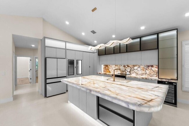 Building Photo - 7686 La Corniche Cir