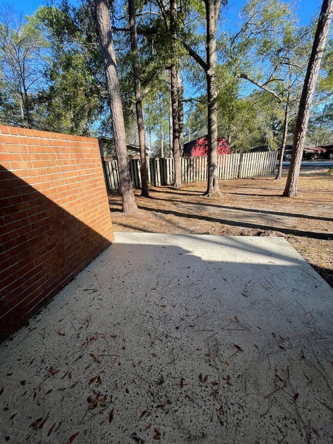 Building Photo - Updated 2BR/2BA Duplex in Downtown Springfield – Modern Finishes & Spacious Layout