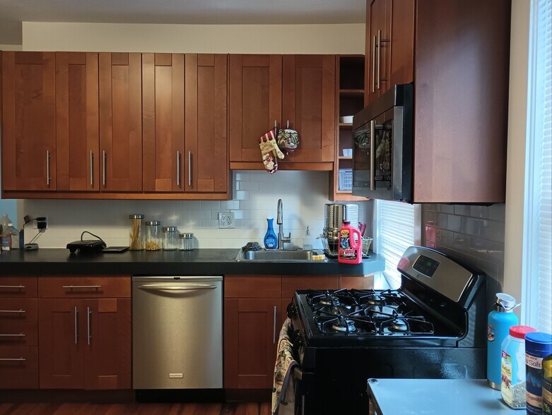 Kitchen - 7 Bigelow St