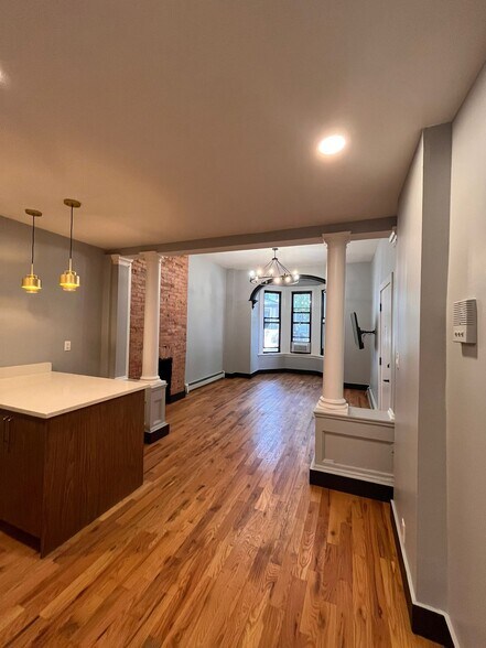 Primary Photo - 17 Belmont Ave