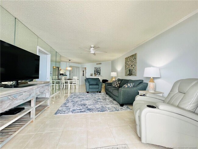 Building Photo - 9500 S Ocean Dr
