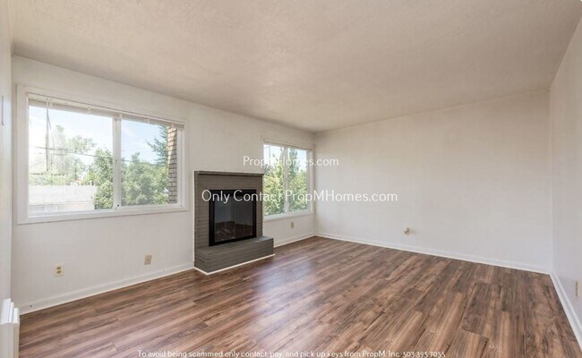 Building Photo - Updated Two Bedroom Unit in Salem!