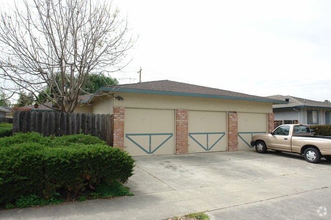 Primary Photo - 817-821 Teresi Ct