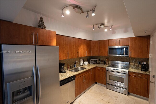 Building Photo - 3901 S Ocean Dr
