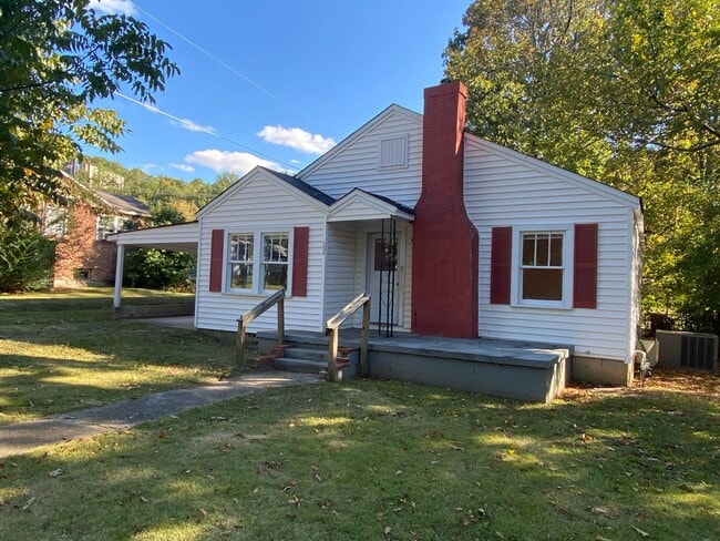 Building Photo - 210 E 28th St