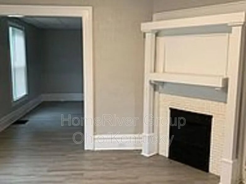 Building Photo - 247 S Terrace Ave