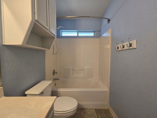 Building Photo - 2305 Amethyst Dr