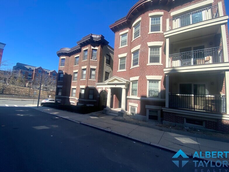 Building Photo - 29 Commonwealth Ter