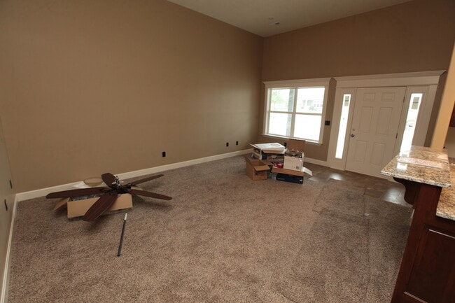 Building Photo - 3 Bedroom, 2 Bathroom Townhouse in Savannah School District