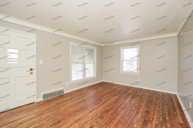 Building Photo - 12605 Hirst Ave