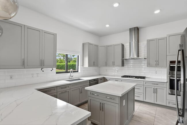 Building Photo - 10990 Oceano Wy