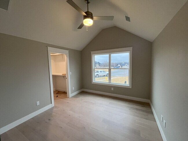 Building Photo - Beautiful, nearly-new 4 bedroom, 2 bath home on a cul-de-sac in the exclusive Lion's Gate neighbo...