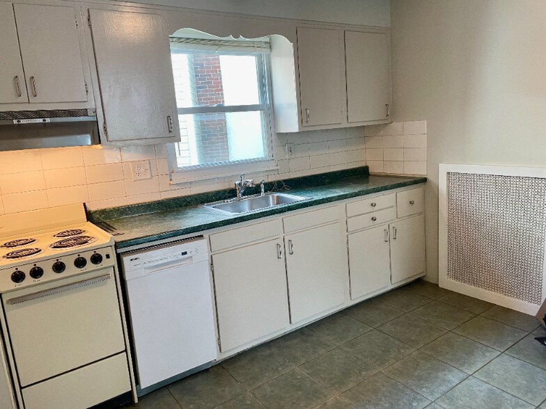 Building Photo - 1809 S 13th St