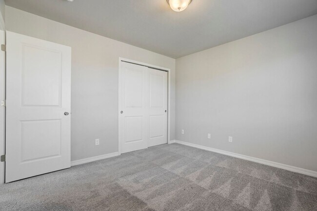 Building Photo - Modern 3bd Home Near Peterson AFB on Power...