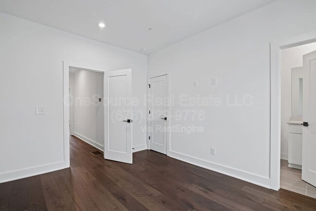 Building Photo - 201 New St