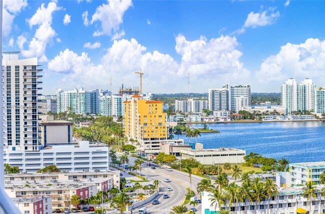 Building Photo - 7601 E Treasure Dr