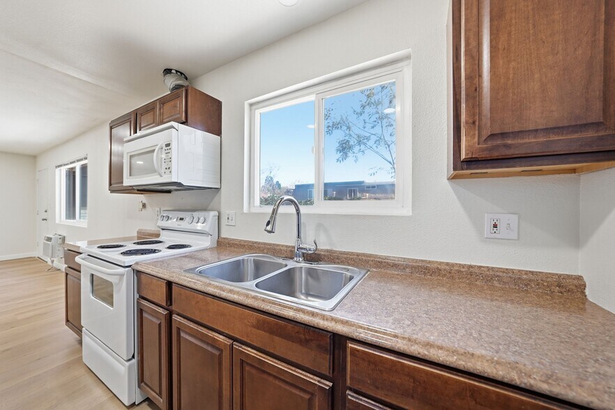 Building Photo - 12621 Lindo Ln