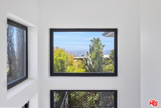 Building Photo - 926 17th St