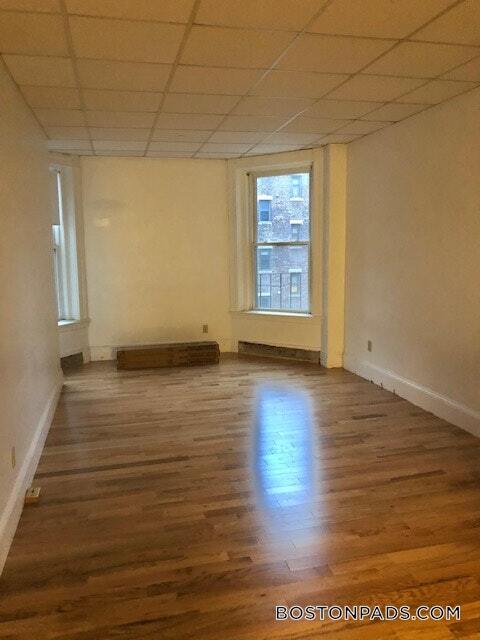 Building Photo - 854 Beacon St