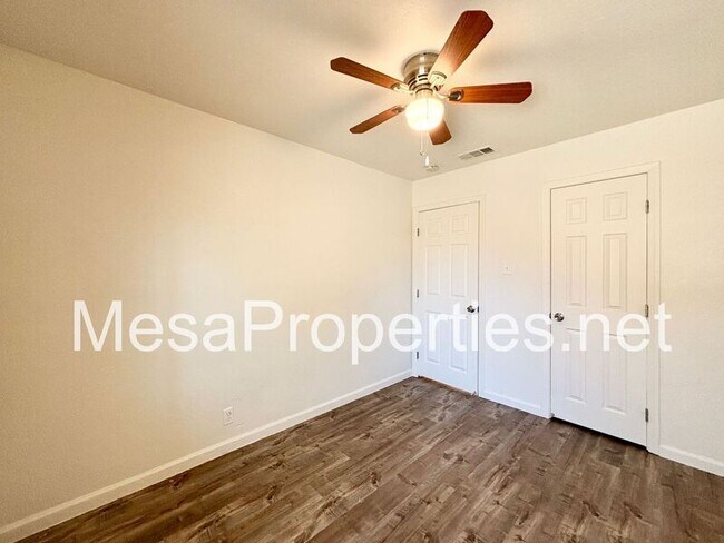 Building Photo - 820 Caliente Dr