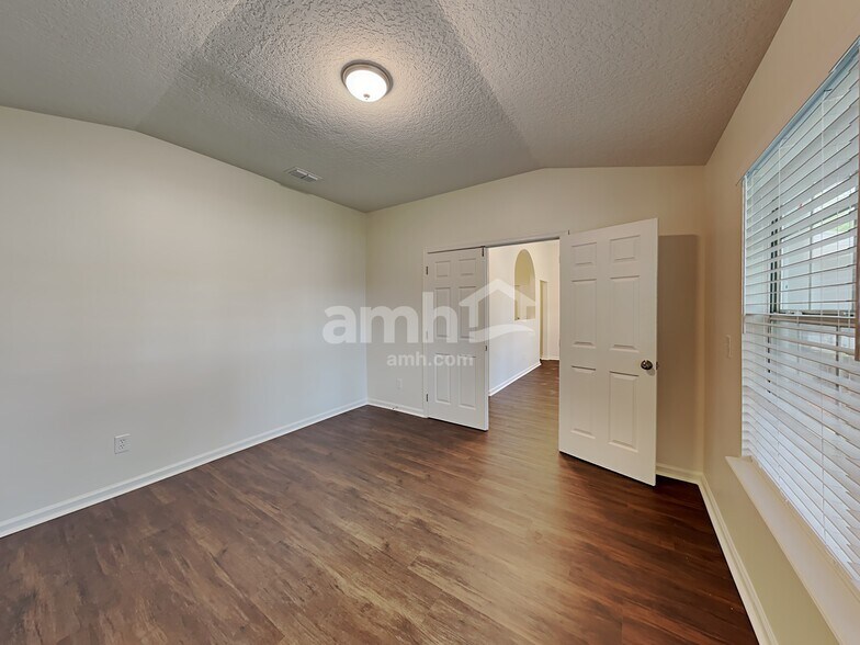 Building Photo - 11373 Chapelgate Ln