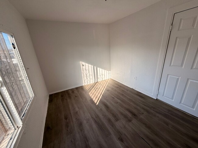 Building Photo - NewB 8804