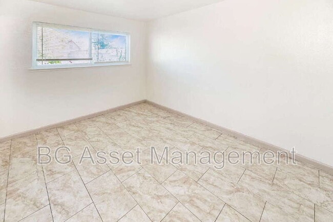 Building Photo - 728 Darina Ave