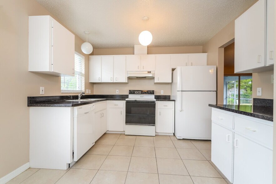 Building Photo - 1205 Oak Trace Dr
