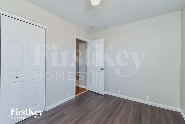 Building Photo - 5918 Vallecito Dr