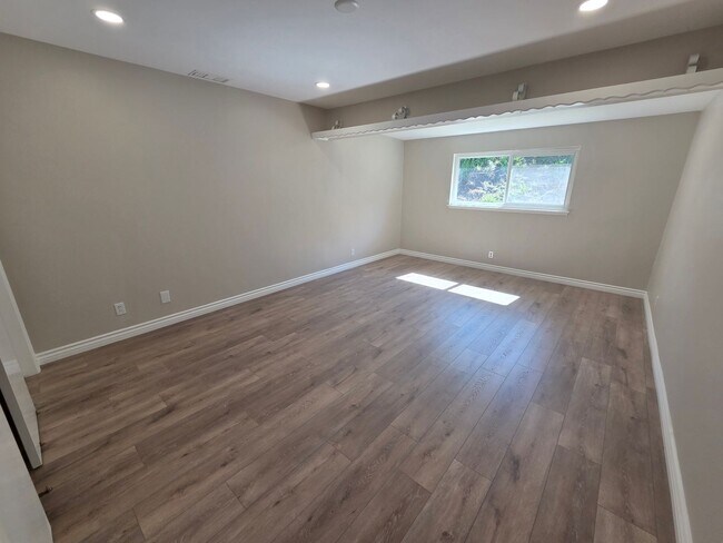 Building Photo - 3+2 Single Family Home in Thousand Oaks - ...