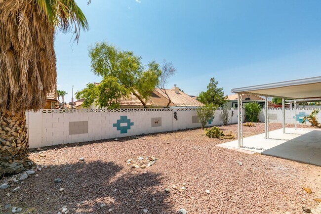 Building Photo - Fully upgraded 3 bedroom house on large lo...