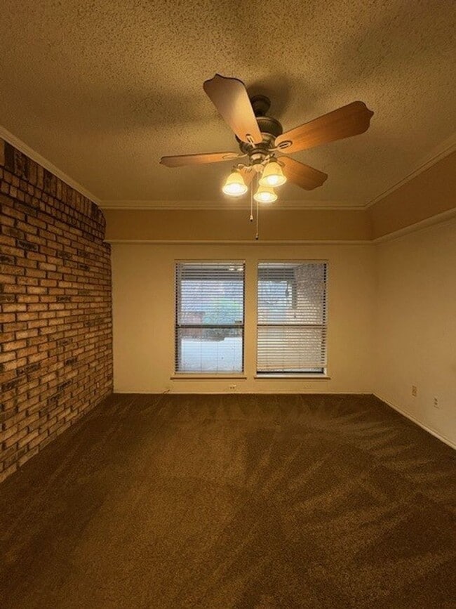 Building Photo - Beautiful North Arlington Townhome