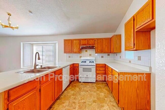 Building Photo - 4701 Plume Rd NW