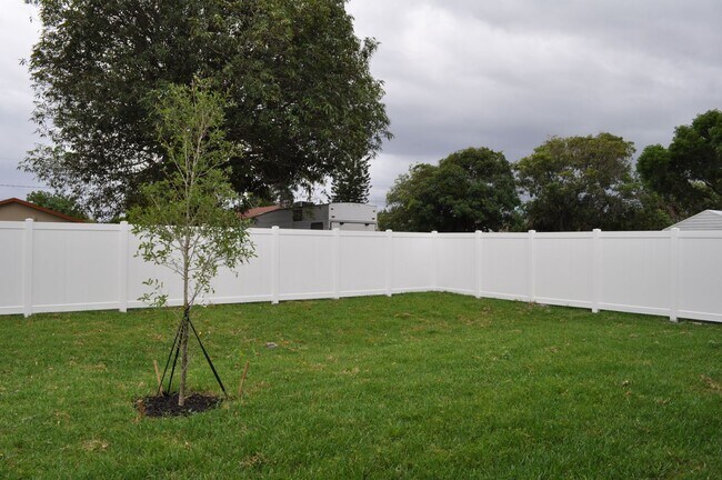 Building Photo - Single Family Home in Delray Beach