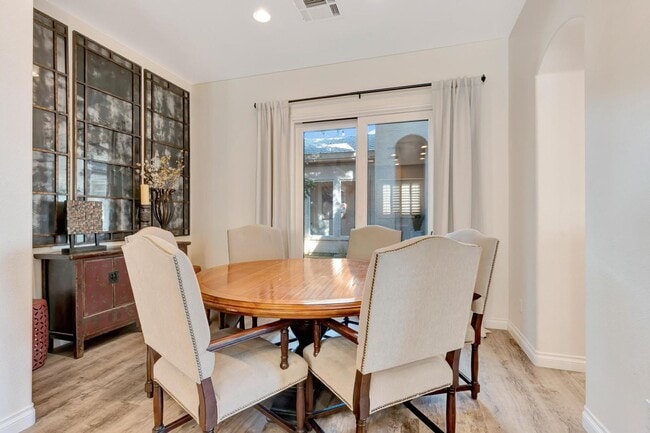 Building Photo - Queensridge Beauty - 5 bedroom on a 1/4+ acre lot