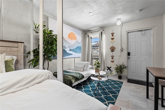 Building Photo - 12101 Everglades St