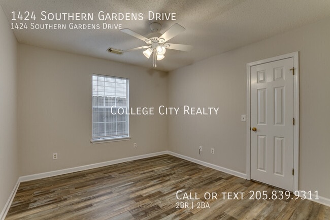 Building Photo - 1424 Southern Gardens Dr