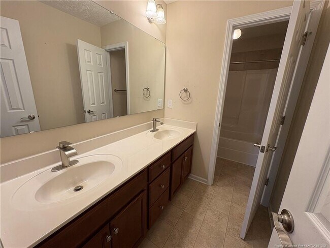 Building Photo - 4007 Beaubien Dr