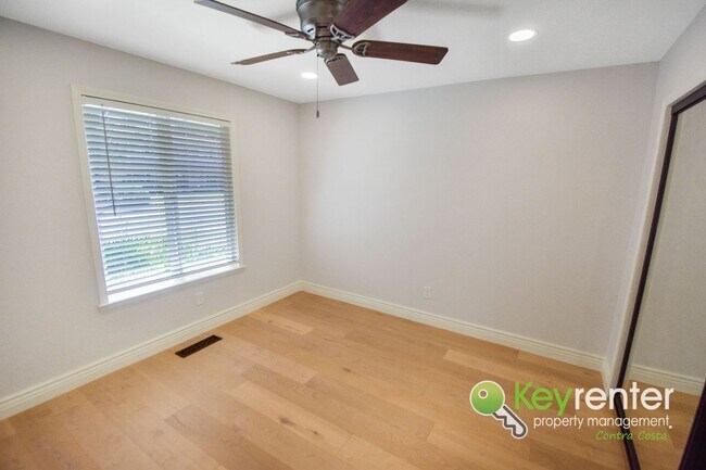 Building Photo - Beautiful 4 Bed / 3 Bath Bollinger Hills Home with Gorgeous Remodeled Kitchen!