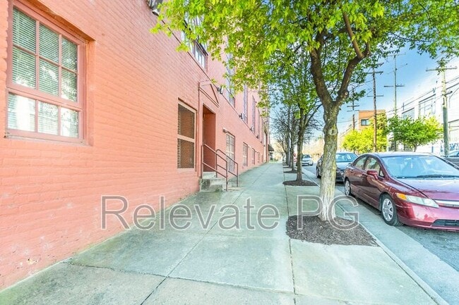 Building Photo - 815 Porter St