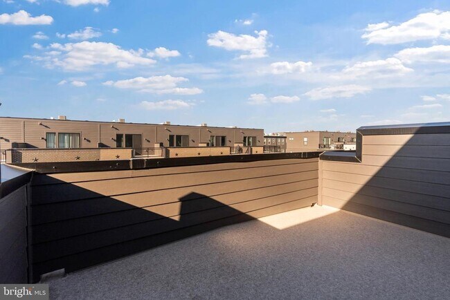 Building Photo - 2709 Light St