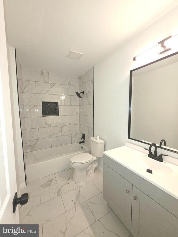 Building Photo - 12817 Lampton Ln