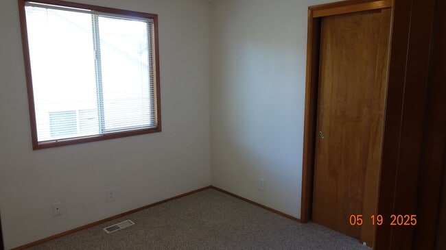 Building Photo - ~Beautiful Two-story Home Located in the N...