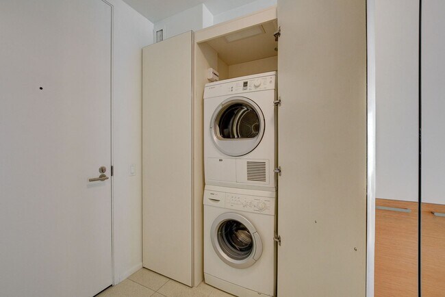 Building Photo - Stunning Strip Views from this Fully Furnished Studio Residence.