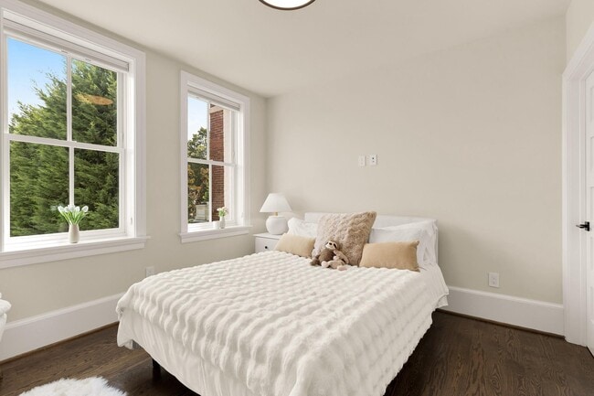 Building Photo - 1305 30th St NW