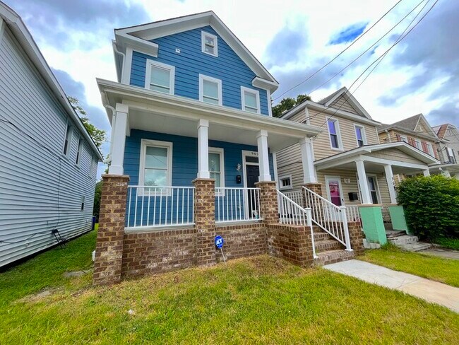 Building Photo - COME MEET YOUR NEW HOME! BRAND NEW & UPDATED!