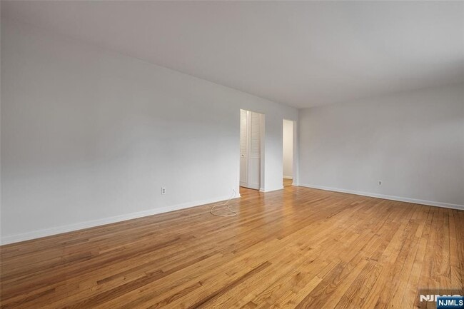Building Photo - 121 Regency