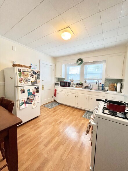 Building Photo - 81 Cresthill Rd