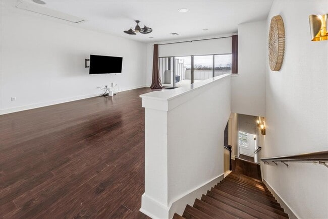 Building Photo - 2520 Bluebonnet Ln