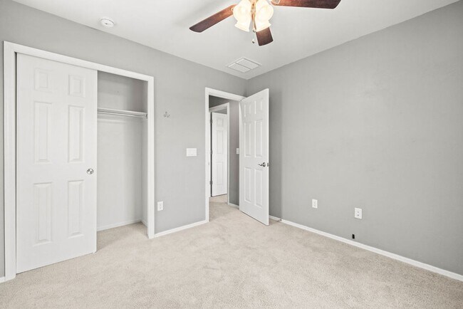 Building Photo - Welcome to Rancho Sahuarita!